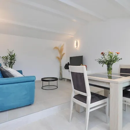 1 Bedroom Lovely In Holiday home